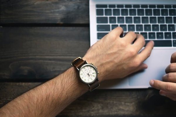 Comment fonctionne une badgeuse en entreprise ?